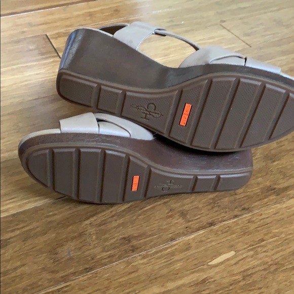 NEW COLE HAAN Strappy Sandals Tan 3” Heel sz 8 - Picture 6 of 6